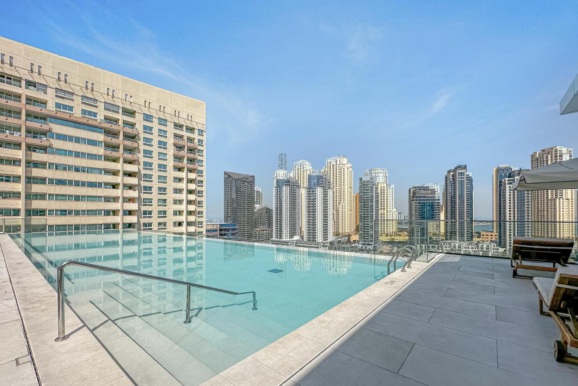 Modern 2Br High Floor Haven In Vida Dubai Marina Apartman Kültér fotó